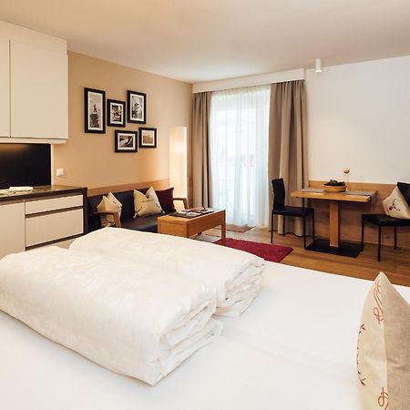 Schneeweiss Lifestyle - Apartments - Living Serfaus Room photo